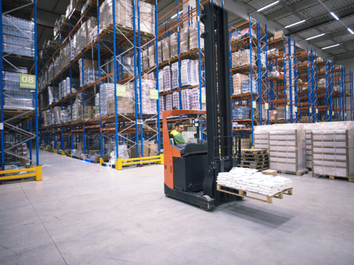 Why Do Containers Need Forklifts? Learn These Points!